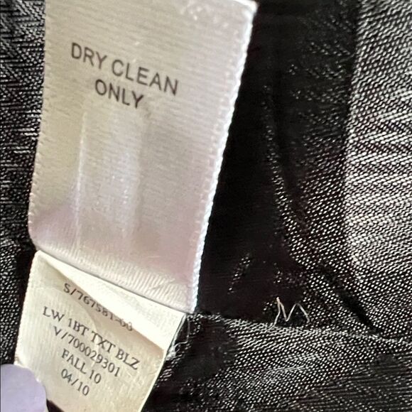 Like New! Banana Republic Women's Wool Stretch Padded Shoulder Blazer in Size 6 - Picture 11 of 13